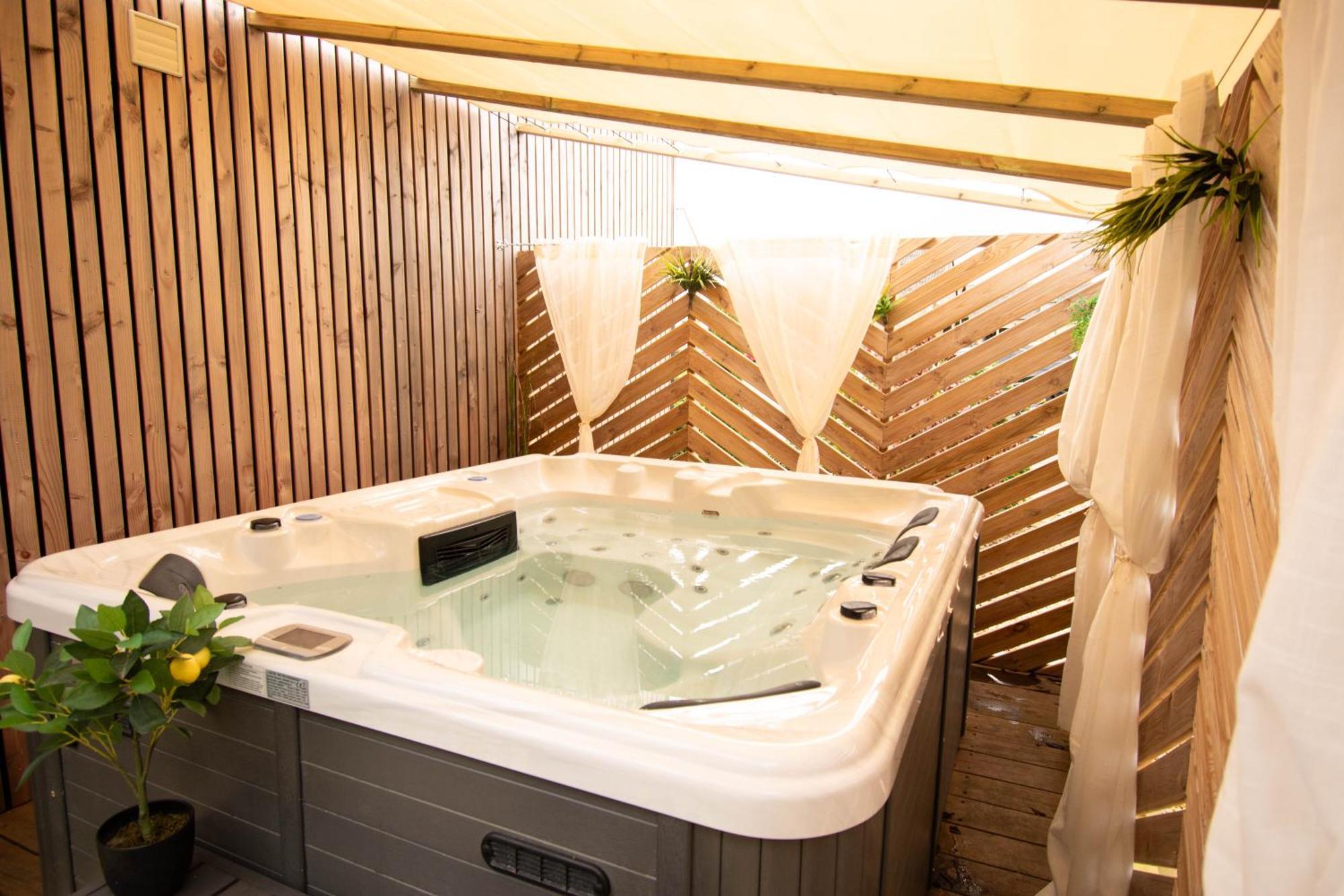 Studio Les 2 Fees - Jacuzzi - Deco Feerique Montfort-sur-Meu Екстериор снимка