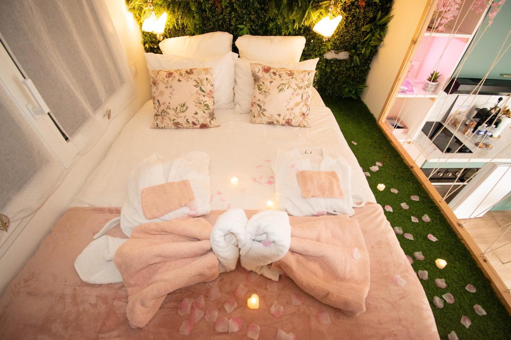 Studio Les 2 Fees - Jacuzzi - Deco Feerique Montfort-sur-Meu Екстериор снимка